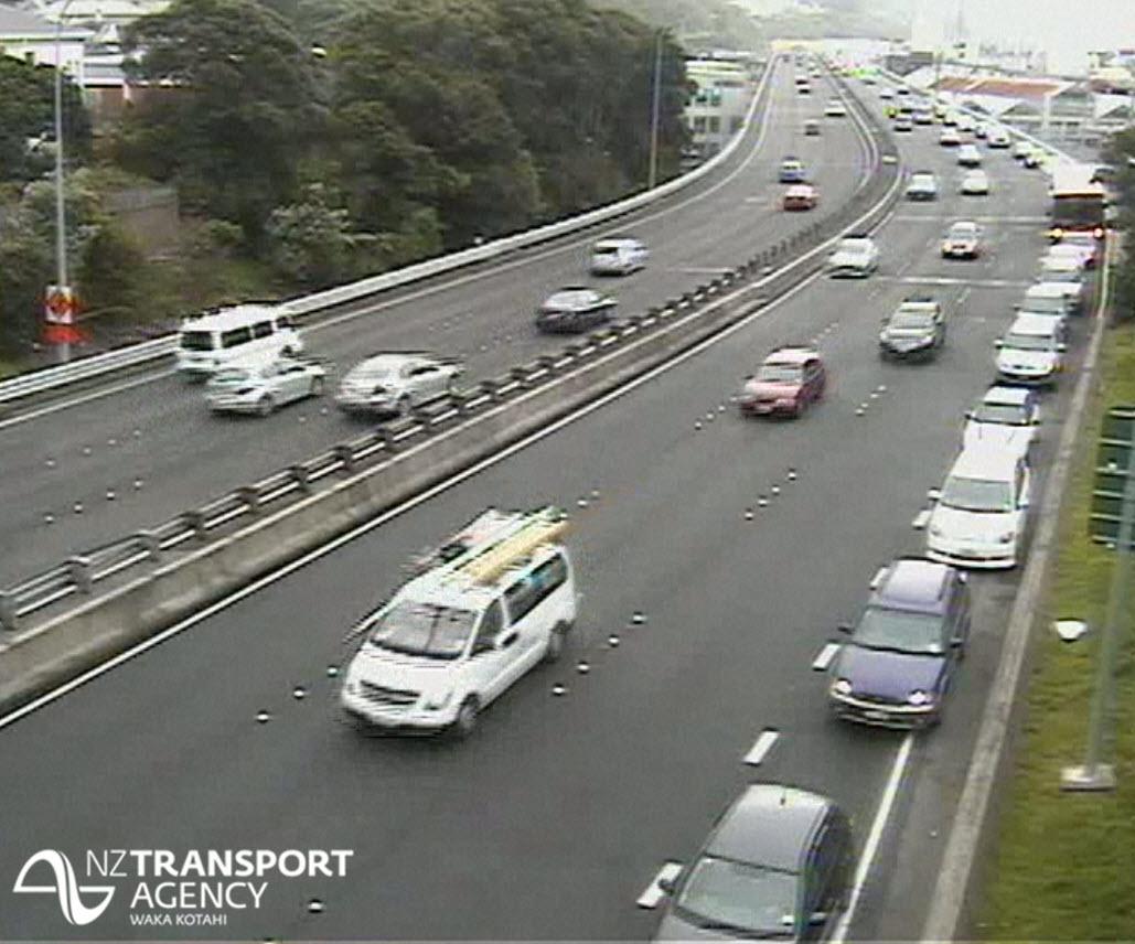 nztawgtn's tweet photo. 8:30am ETAs: Melling-CBD 40min; Tawa-CBD 35min; Cobham Drive-CBD 19min Long queues for #MurphySt & #Aotea Offramp ^DB http://t.co/1d9nNmCNhG