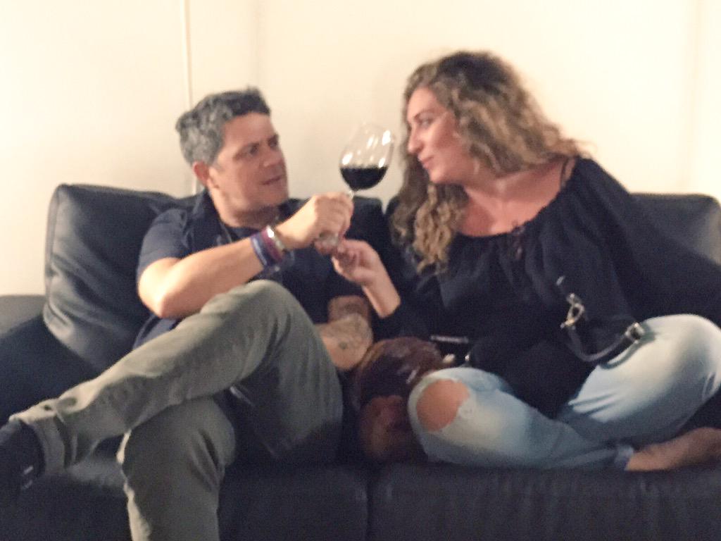 JorgeConD's tweet photo. Grande @AlejandroSanz disfrutamos el conciertazo!Gracias x otra gran noche @RosasRegi @EstrellaMorente @JavierCondeB http://t.co/FcP05mIfBf