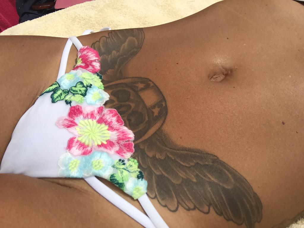 JodieMarsh's tweet photo. Floral bikini 🌷🌸🌺🌹🌿🍃💗 http://t.co/BN8f4uvW08