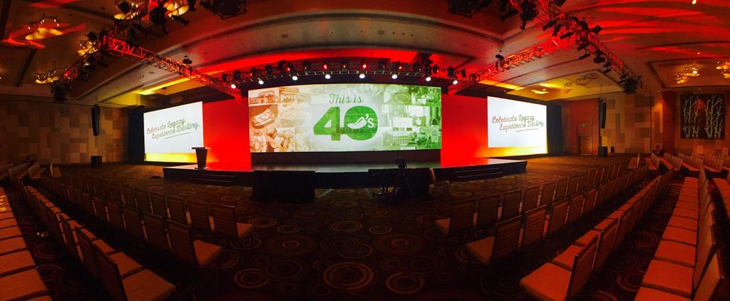 NikNanDesign's tweet photo. Vegas with nearly 2,000 of the best people in the business! #chilis40 http://t.co/Jlb01bIFqa