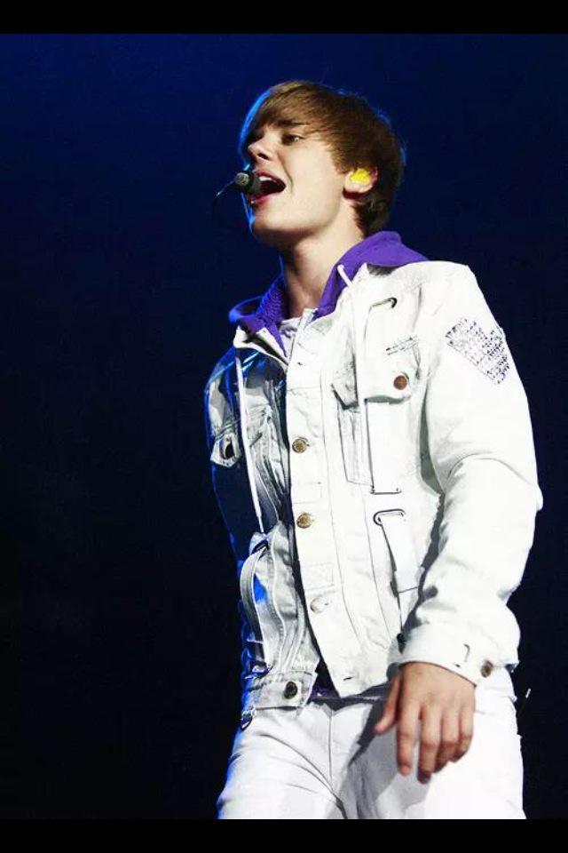 BuseKarahan15's tweet photo. #EMABiggestFansJustinBieber #nov13 @justinbieber http://t.co/mjnK9mnibp
