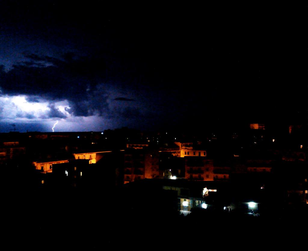 emasoffitto's tweet photo. Era una notte.... http://t.co/vgxWD9HoeI