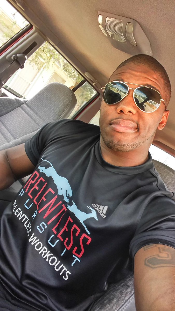 OriginalGumby's tweet photo. #RelentlessPursuit #RelentlessWorkouts #yalp fitness is my hustle ๐ฏ http://t.co/eG8UnXKeJK