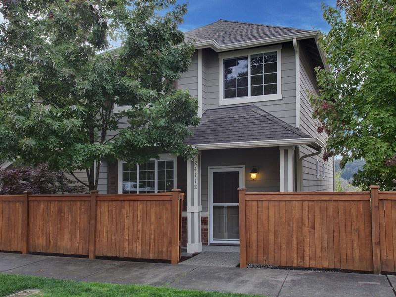 Offered at $415,000, this beautiful #Bothell  townhome will be open from 1-4PM this Saturday! bit.ly/1NUpeum