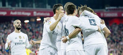 Benzema's tweet photo. Una gran victoria del equipo ! Gracias a todos ! @realmadrid #HalaMadridYNadaMas http://t.co/nmTeMTVwgU