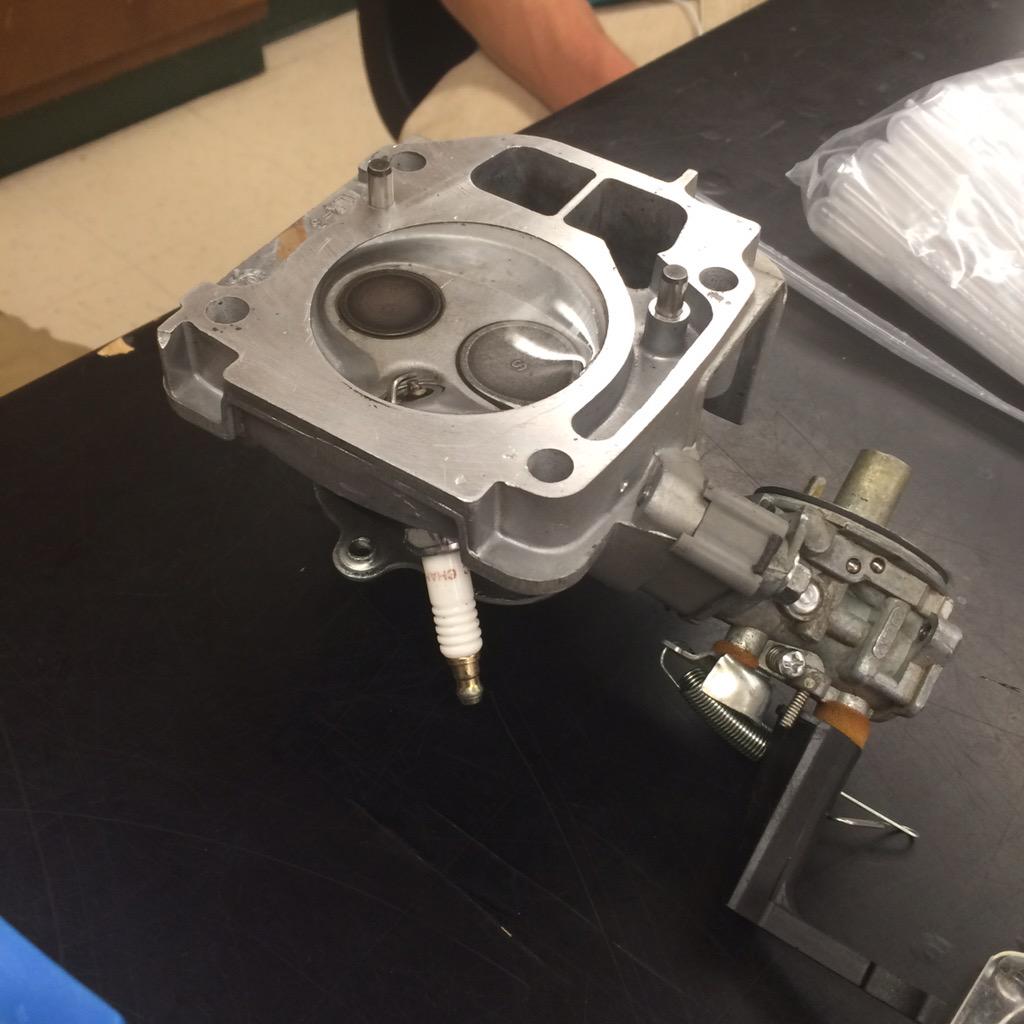 DJR_131's tweet image. #AgPowerTech Ss measuring Engine Displacement--remember that 1 ml = 1 cc! #STEM #AgEdu