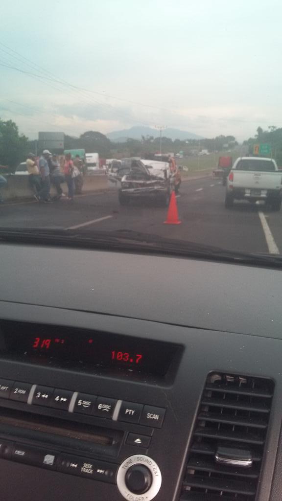 ddovia's tweet photo. Continúa accidente en Carretera de Quezaltepeque a Opico vía @carlosc14173684 #TraficoSV http://t.co/H4MqwvZ1l7