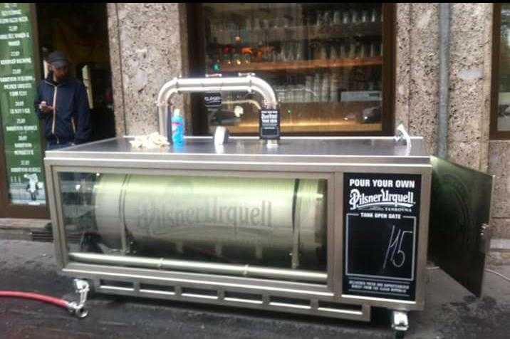 IlSimposioDB's tweet photo. Drinking Pilsner Urquell Tankovna at @labellealliance. @MilanoBeerWeek #beer #pils #tank #MilanoBeerWeek #MBW2015 http://t.co/B6pfYKb8xQ