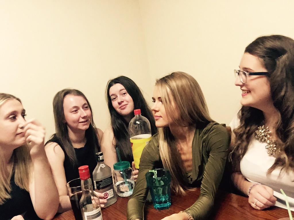 Flo_Brown_'s tweet photo. Is this pre drinks or is this a group meeting #shitstudents http://t.co/Uz0PlIxiMi