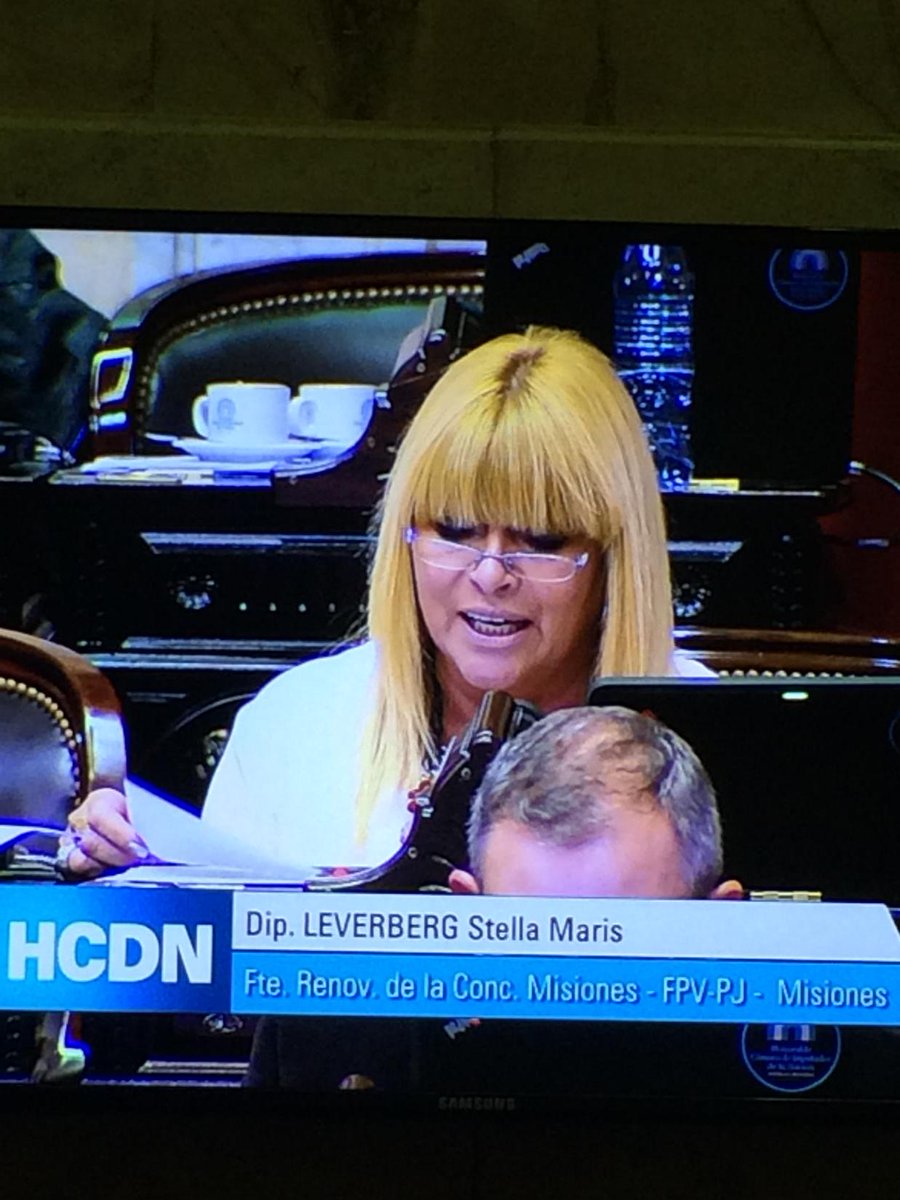 SilviaRisko's tweet photo. @mariluleverberg presentado creación d nueva universidad en Argentina. http://t.co/uDsA6XSlD5