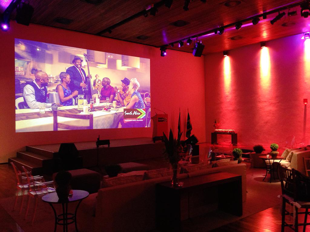 leozylberman's tweet photo. #UbuntuAwards
audio, light and image by #MAXI
production by #GrupoTS
@MeyerSound @AvolitesLtd @panasonic @AnalogWay http://t.co/p4ggnCvklQ