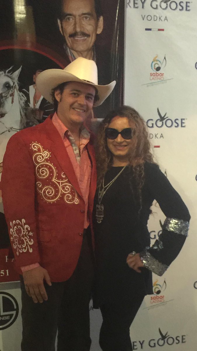 TeQueremosGabo's tweet photo. #Foto07: Gabriel Navarro en la Alfombra Roja del evento Hispanos Unidos en Sabor Latino, NY http://t.co/seWwdDoZVT
