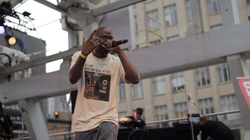 HGmonsterEs's tweet photo. Manifesto memories from last Saturday. #LiveAtTheSquare #ManifestoFestval #DundasSquare #Es http://t.co/KYAjwe7ZOY