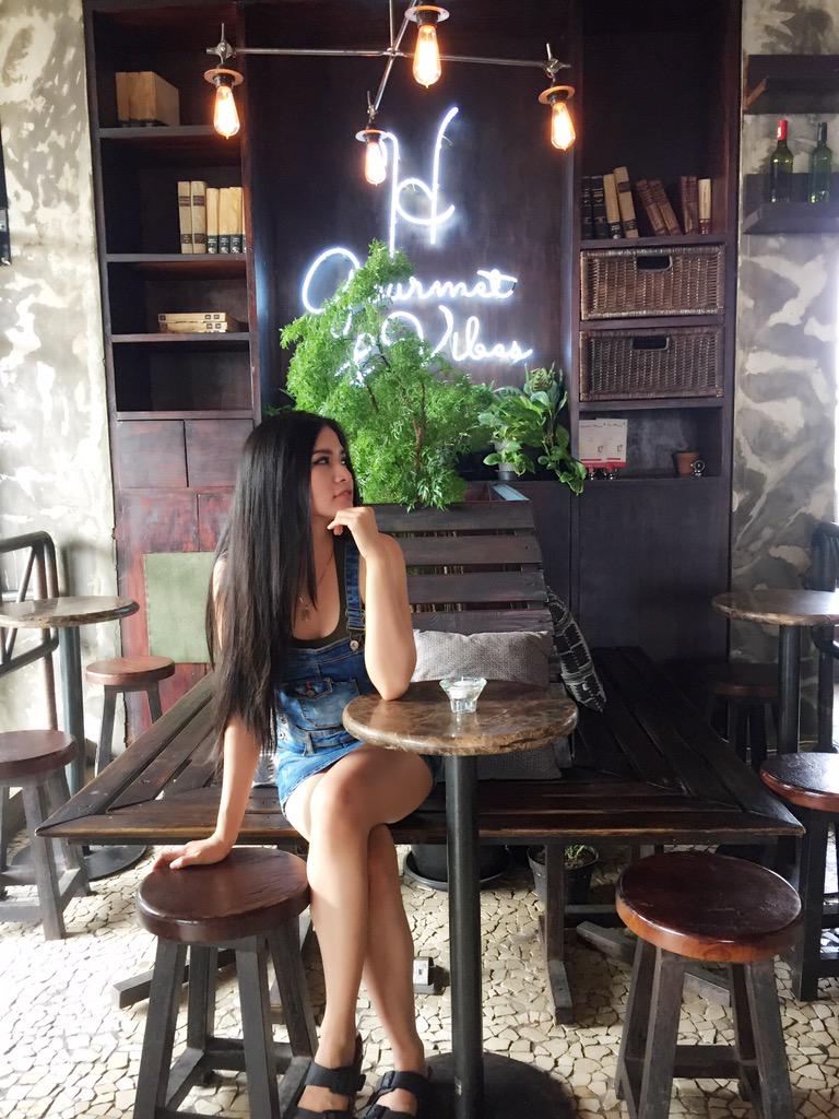 Maria_Vaniaa's tweet photo. Holiday Vibes!
Kasih tau Vania rencana liburan kalian kemana sih? ;) http://t.co/XCMcgQviSK