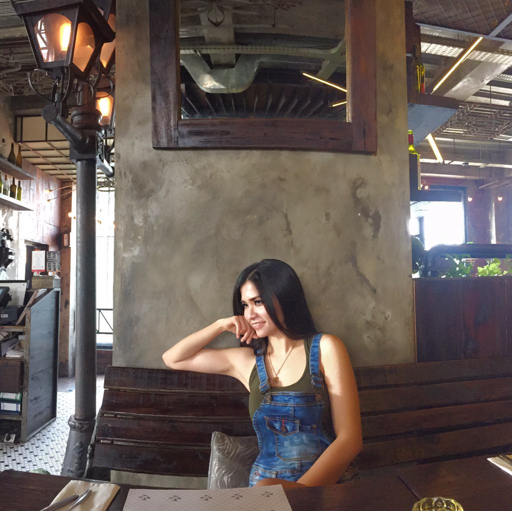Maria_Vaniaa's tweet photo. Holiday Vibes!
Kasih tau Vania rencana liburan kalian kemana sih? ;) http://t.co/XCMcgQviSK