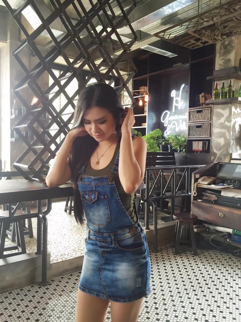 Maria_Vaniaa's tweet photo. Holiday Vibes!
Kasih tau Vania rencana liburan kalian kemana sih? ;) http://t.co/XCMcgQviSK