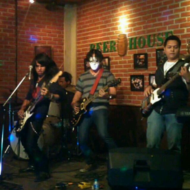 26.Septembr @statusXROCK  perfrm at TIM jm7.pm@AnjoyCommunity <a href="/ParadidleBand/">Paradidle</a> @ShulbiBand <a href="/RepublikIndie99/">REPUBLIK INDIE</a> <a href="/AzizDapur/">DAPUR BANG AZIZ</a>