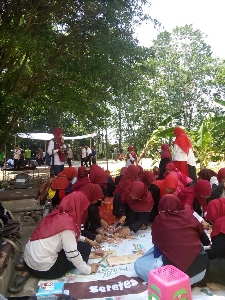 FSDMADEMUSH's tweet photo. Semangat buat panitia yg udh kerja keras :-)#BERBEQU 52 http://t.co/TLXY7unzBO