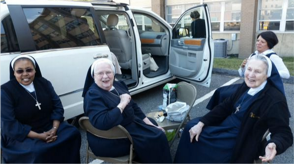 BuzzFeed's tweet photo. These nuns having a tailgate party for Pope Francis are the definition of #squadgoals http://t.co/i9SfEnUOah http://t.co/WIWhuwRrcS