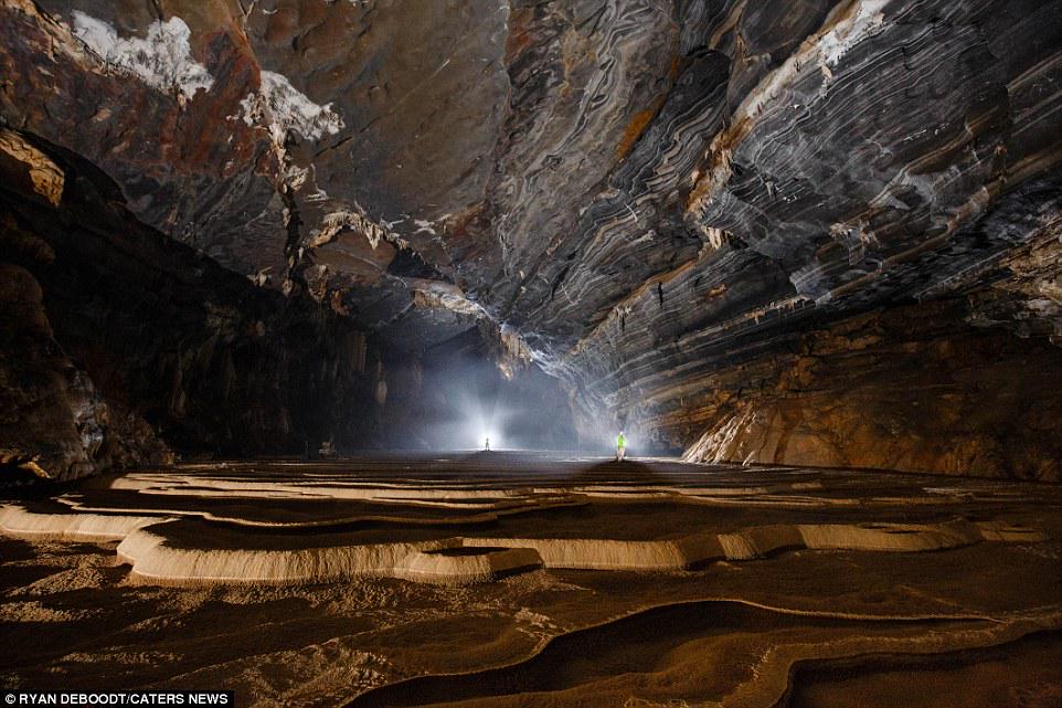 ESA_CAVES's tweet photo. Discovering new (underground) worlds (photo R. Reboodt) http://t.co/OtcUyYAMCn http://t.co/rmdM4rbLRN