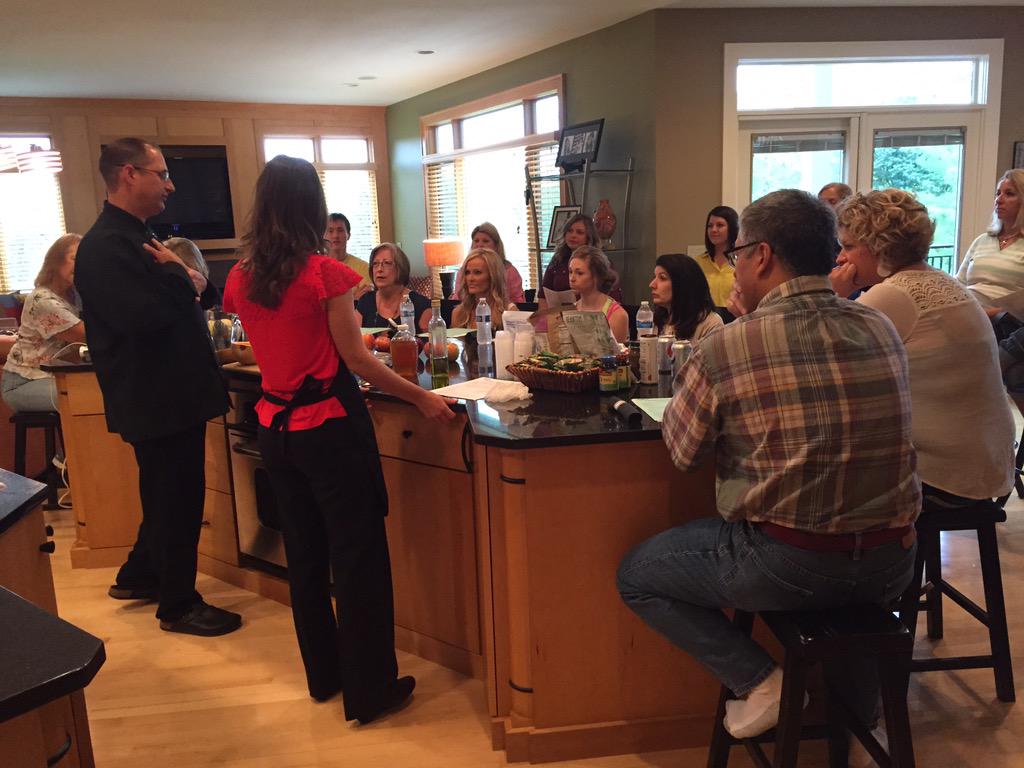 larrylongdds's tweet photo. Team building day for Country Club Dental- learning from dietician Erin and chef Jason. #HyVee #superteam http://t.co/RNINVKN1T2