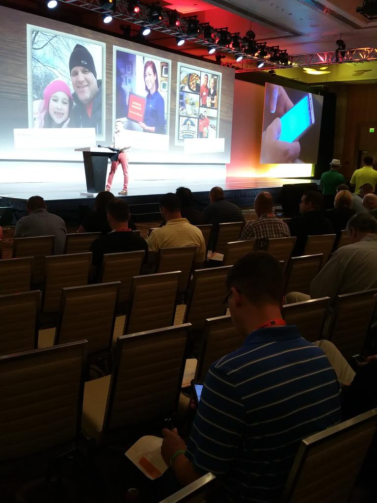 seanpuhl's tweet photo. Got my promotion this year get to enjoy vegas #chilis40 #ChilisLove #wellbeing http://t.co/roIrcuzehl