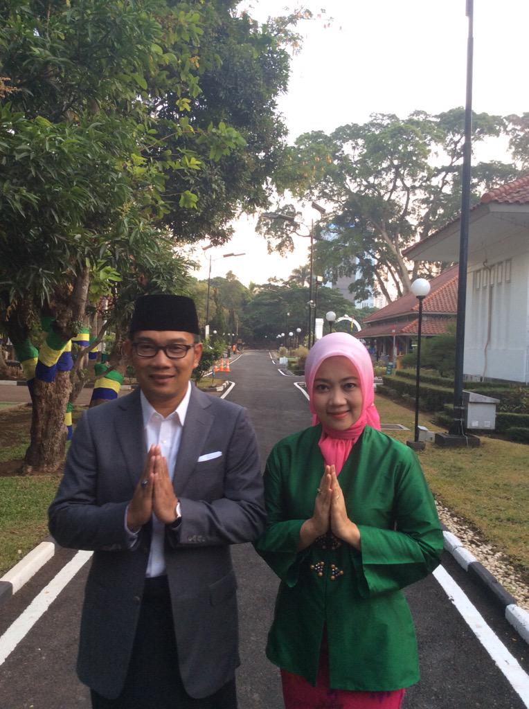 Selamat Iedul Adha wahai kawan2 semua. hidup pd dsarnya adalah kumpulan2 pengorbanan dengan keikhlasan utk kemuliaan.