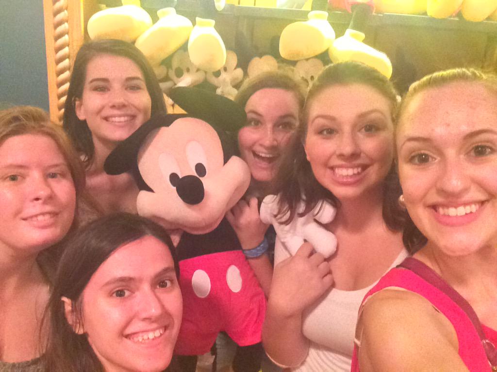 Jilliantastic's tweet photo. #cruatwdw #MKCruScavHunt3 http://t.co/0k9zTnqyGB