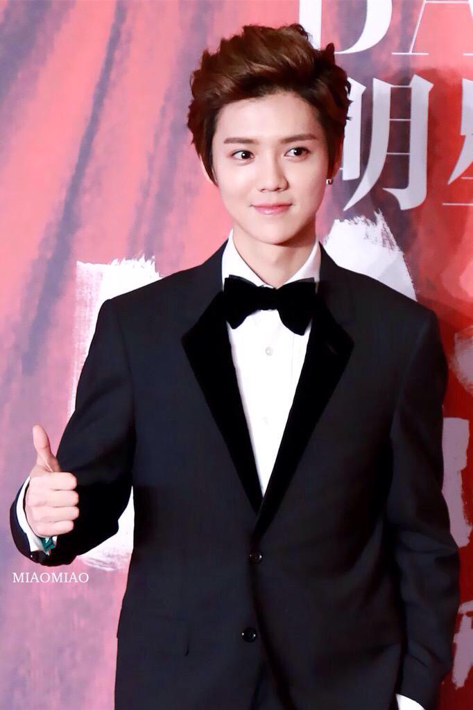 elutist's tweet photo. it's amazing how incredibly beautiful luhan is! he really does give the sun a reason to shine http://t.co/qnUtlZJlKu