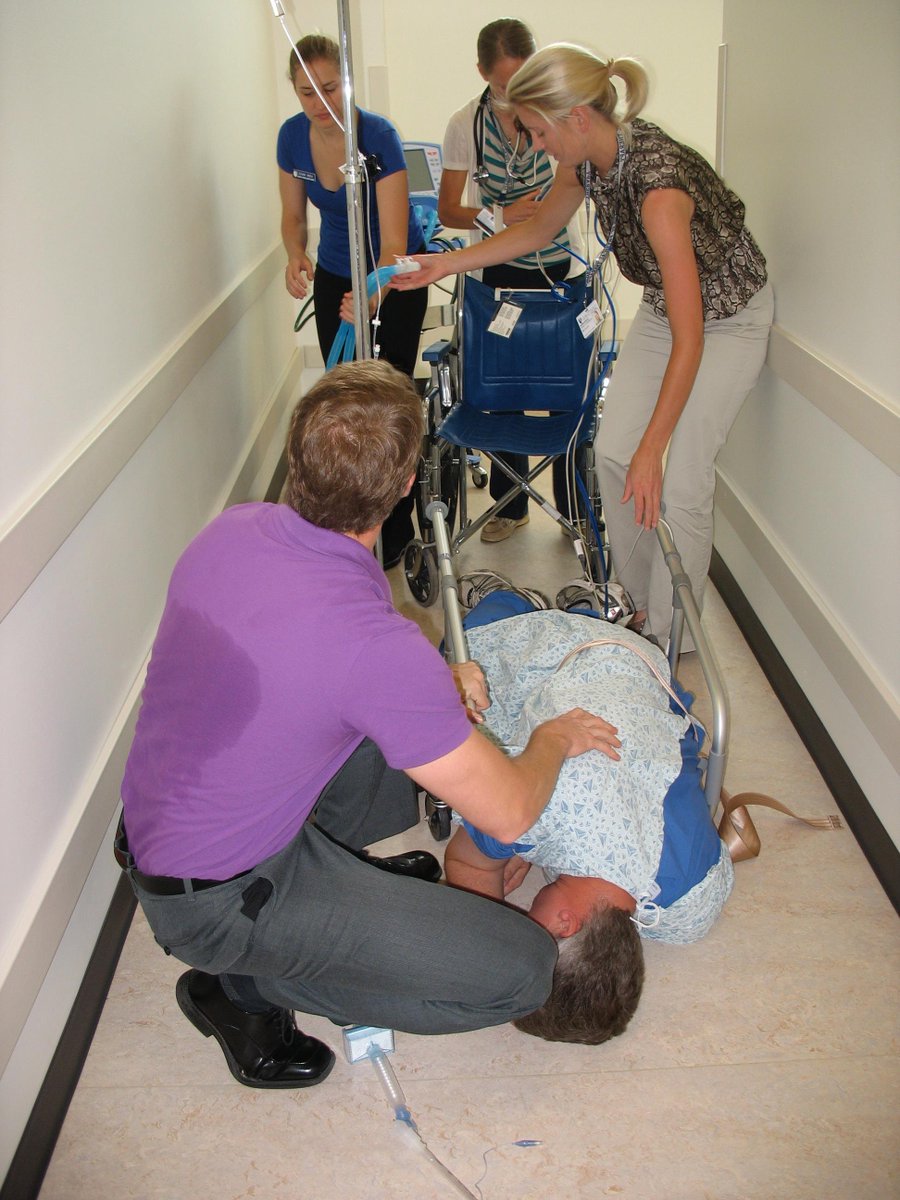 UNCsim's tweet photo. Are you training for what to do when falls happen? #UNCsim #ptsafety #FPAD15 http://t.co/Dc8ivylkhA cc: @readzachary http://t.co/Y0Z7VmqXJW