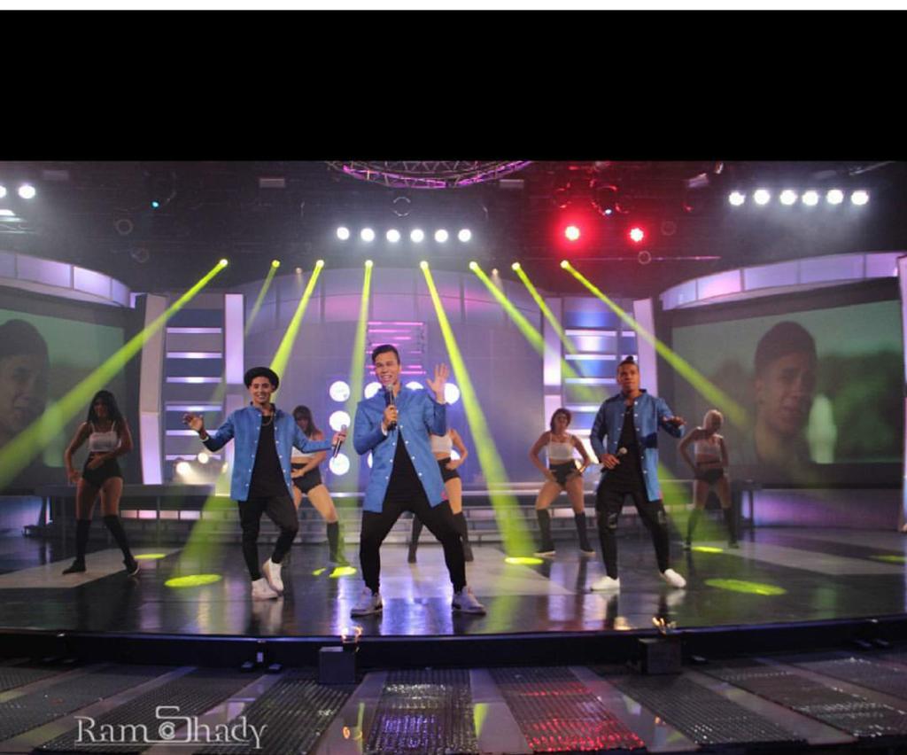 premiosmaraint's tweet photo. #EsKayvaentertainment fotógrafo @RAMSHADY de la agrupación juvenil de Venezuela @cliomusica @cliomusica @cliomusica http://t.co/nfjOkNXdXO