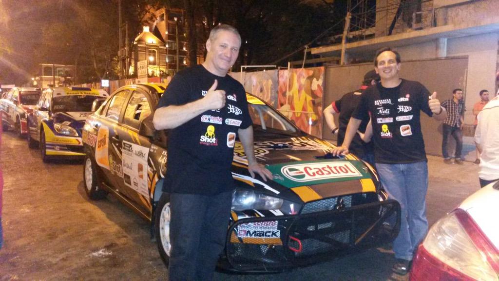 CastrolParaguay's tweet photo. ¡Hoy fue la largada simbólica del #TCR2015! Éxitos Tiago Weiler y Fernando Zuleta. http://t.co/MpUrVxCPQJ