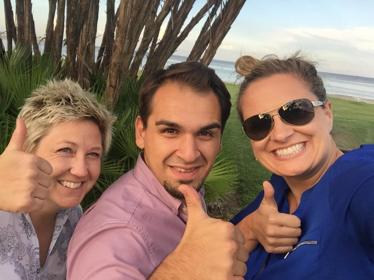 SportandPeaceUT's tweet photo. Thumbs up from #TeamCSPS to sunny St. Petersburg! We'll see @VeronicaOsogo and her mentors @WTA tomorrow. #GSMP2015 http://t.co/sRGrZs7pjO