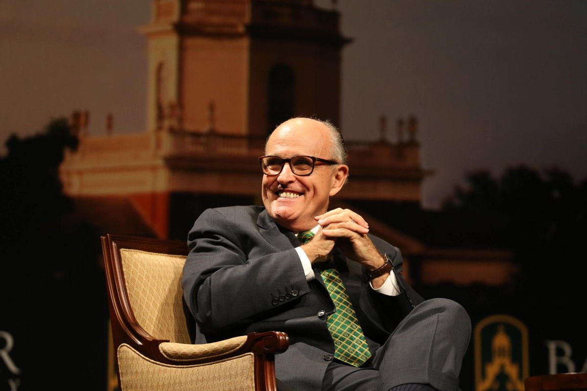Baylor's tweet photo. Thank you for coming to #Baylor, Mayor Giuliani! #OnTopic #SicEm http://t.co/S7q6H8JNTb