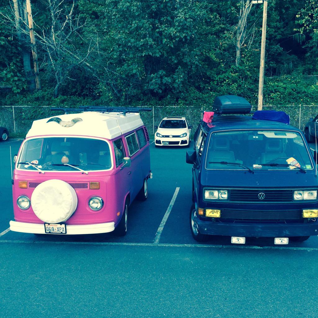 rcardone's tweet photo. #travelswithbarley makin #friends #seattle #vanlife http://t.co/TgNiWA24t8