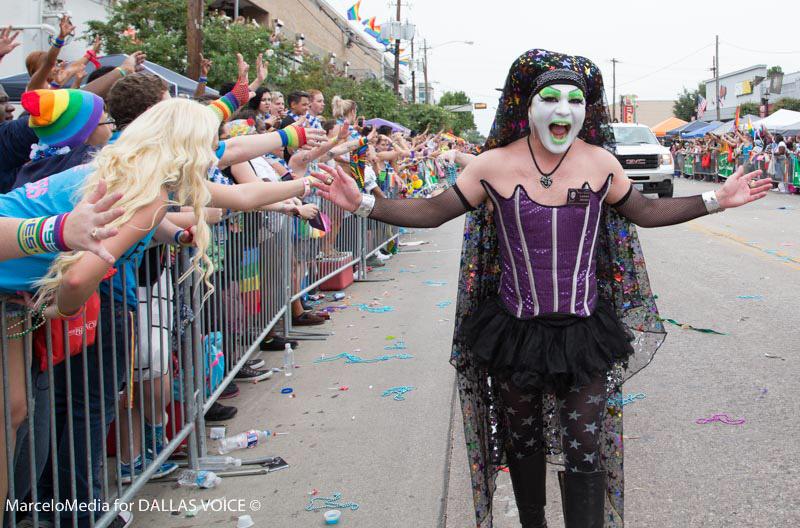 SisterLawna's tweet photo. #DallasPride2015 @dallasprideorg #Dallas #LGBT #sistersofperpetualindulgence #SisterLawna #DFWsisters #gaypride #TX http://t.co/vrHp80WSkS