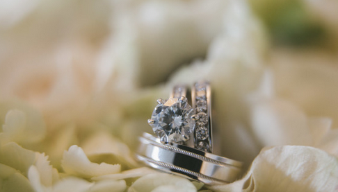 stylemepretty's tweet image. This DC wedding at the Ritz is exploding with florals: stylemepretty.com/2015/05/22/rom… @Readyluck