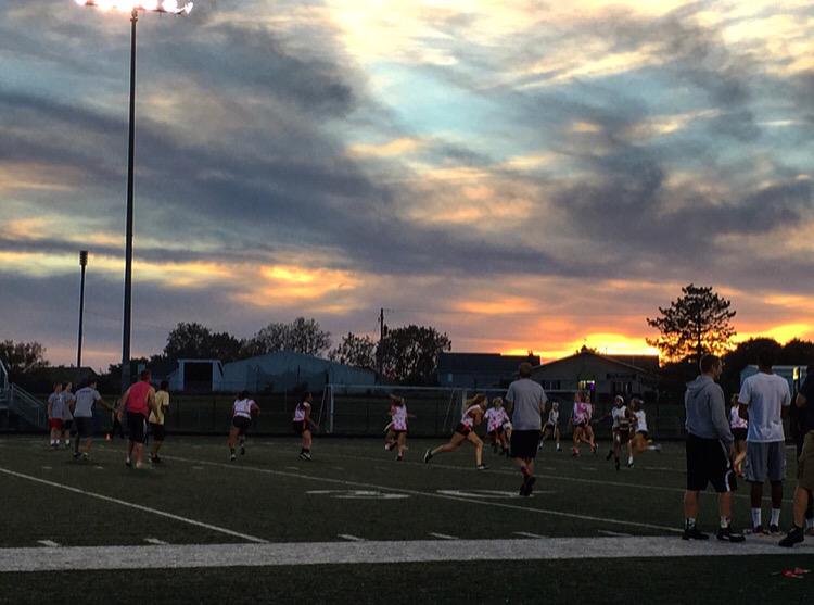 DunlapYoungLife's tweet photo. What a great night for some football!!! 👊🎀🏈❤️🌙 #DHSYL http://t.co/6XrGRYhhod