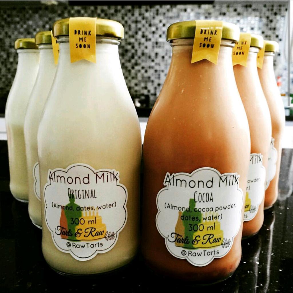 indohomemade's tweet photo. #Almondmilk now comes in chocolate flavor! Selamat #IdulAdha 😊

#tartsnraw l Tangerang http://t.co/OL259jKoFq