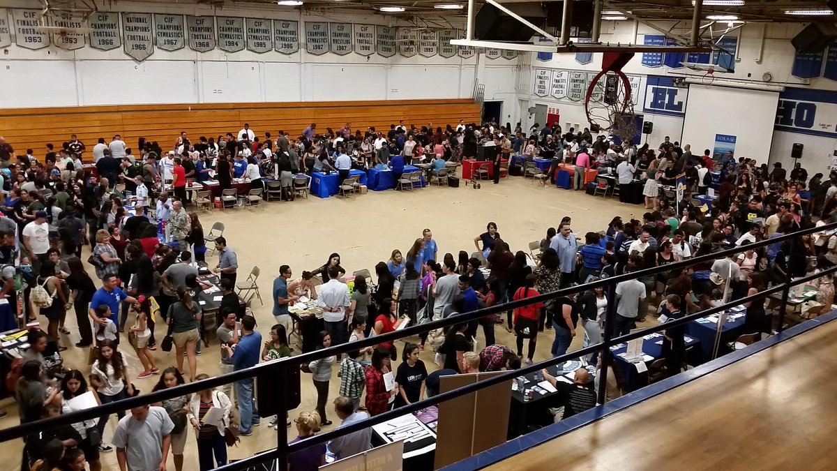 MR_RicardoR's tweet photo. Great turnout to College Night at The Ranch! @ElRanchoHS @elranchoKWEK @CollegeCareerCt http://t.co/e9zzXw2OD3