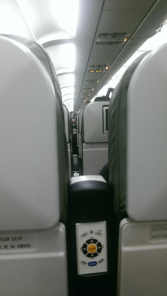 pewterbasil's tweet photo. Flying back to sac. Gotta love @JetBlue http://t.co/EzzWmdeZn2