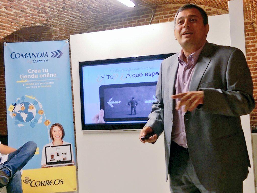 DIRyGE's tweet photo. Santiago Cantalapiedra de @Correos explica que 'tenemos que dar una respuesta global a nuestros clientes' #eCOMDIRyGE http://t.co/5MU99jXp15
