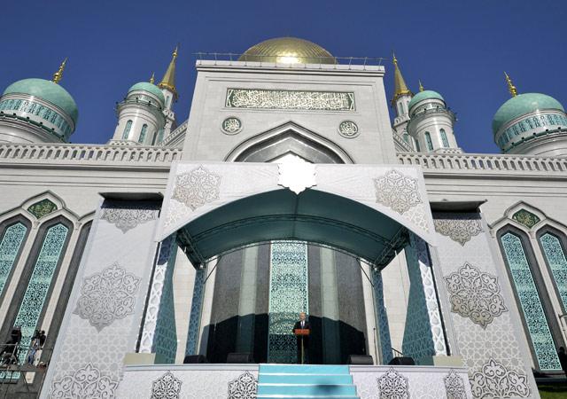 detikcom's tweet photo. Masjid Terbesar Eropa Diresmikan di Rusia http://t.co/JDhK2C9c7J  via @detik_foto http://t.co/uUJ1kQPfgP