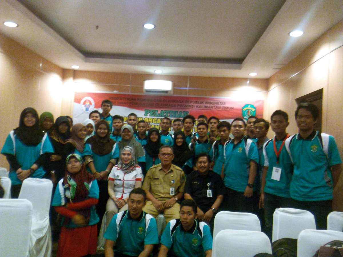 BEM_WICIDA's tweet photo. Inilah seluruh peserta pelatihan organisasi kepemudaan kaltim 2015. 21-23 september 2015 http://t.co/ZBlWG64vNQ