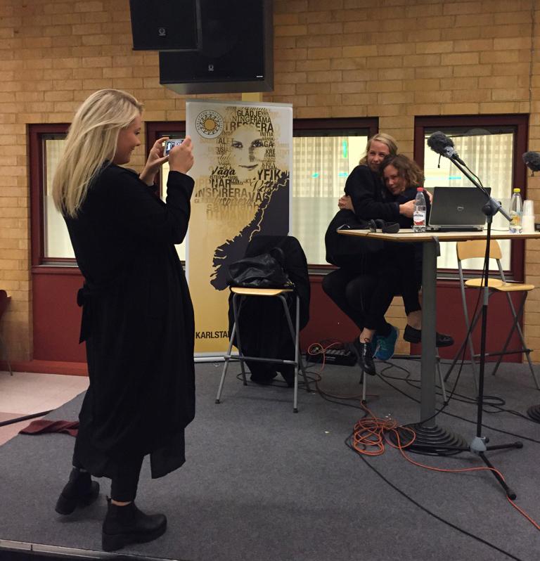 KAU's tweet photo. Nu sänder @MorgonpassetiP3 live från @KAU! Kom förbi Gläntan eller lyssna här: http://t.co/p55uhaoHnv #mpip3 #KAUse http://t.co/eaNJveQ8xV