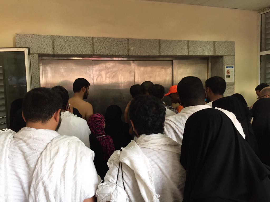asab2014's tweet photo. غرفة مدخل مصعد عربات ذو الاحتياجات الخاصة بدون تهوية وبدون تكييف مما سبب الاختناقات وزاد في المعاناة#قطار_المشاعر http://t.co/zsawYCrhmB