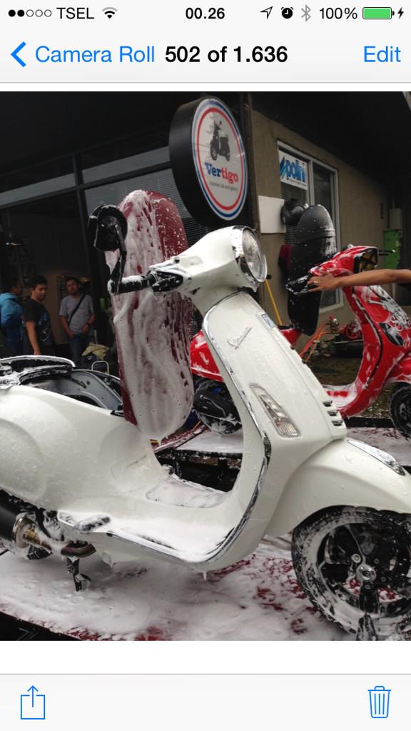 VERTIGO_BDG's tweet photo. DO YOU CLEAN ? Wash Your Vespa This Saturday &amp; Sunday FOR FREE !!! #DoYouVespa #DoYouClean #Vespa http://t.co/7xKnX98d3v