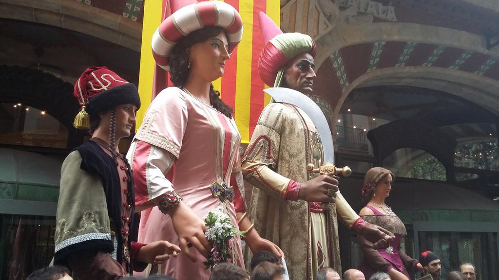 gegantsdelpi's tweet photo. Molt bona diada de la #Mercè15! #Barcelona @bcncultura @barcelona_cat @catexperience @Cultupopularbcn @bcn_ajuntament http://t.co/UiMG25xcc4