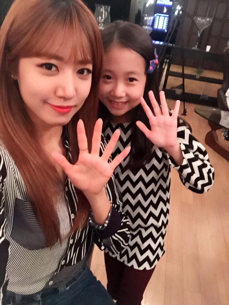 Apink_China's tweet photo. 150924 南珠更新翻译：
“一起吃顿饭然后看The Magic吧 哈哈哈 大家都要加油！在The Magic Little Tom和小偷公主试映会和孩子们>< 犹如天使般的孩子们眼睛里忽闪忽闪地透露着幸福 ”

apink中文首站 http://t.co/BVJQgmetsQ