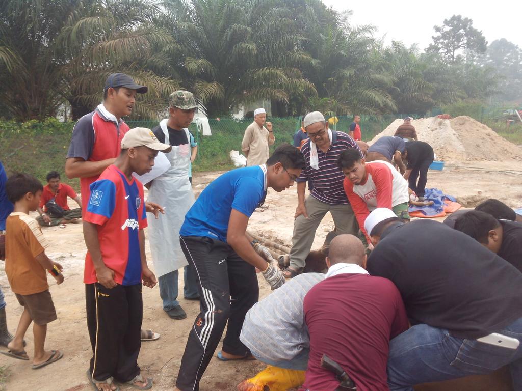 PemudaTenggara's tweet photo. Korban @PemudaTenggara di Kg Baru Sg Telor http://t.co/fM21W2vaim